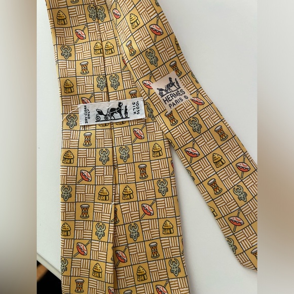 Vintage Hermes tiki print tie! - Picture 4 of 5